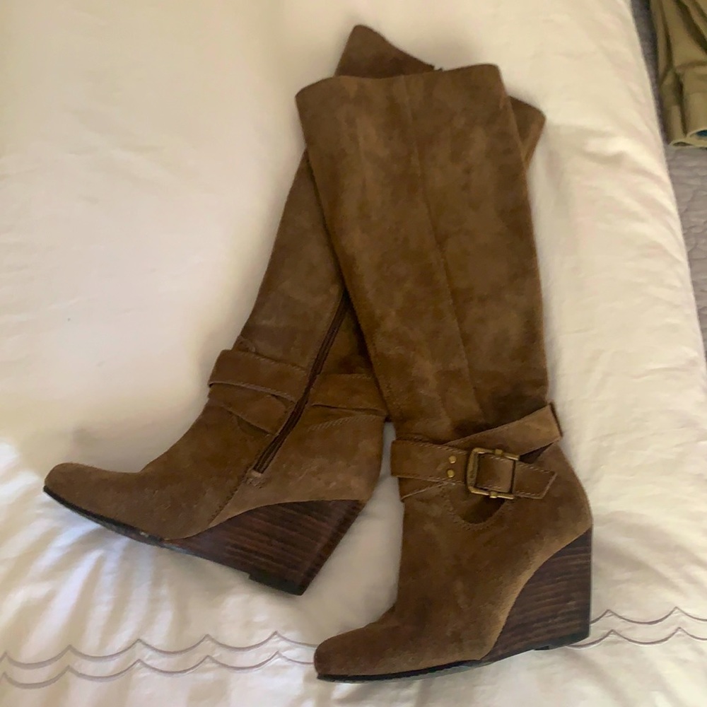 Gorgeous BCBG Gen. tall suede wedge boots - sz. 7